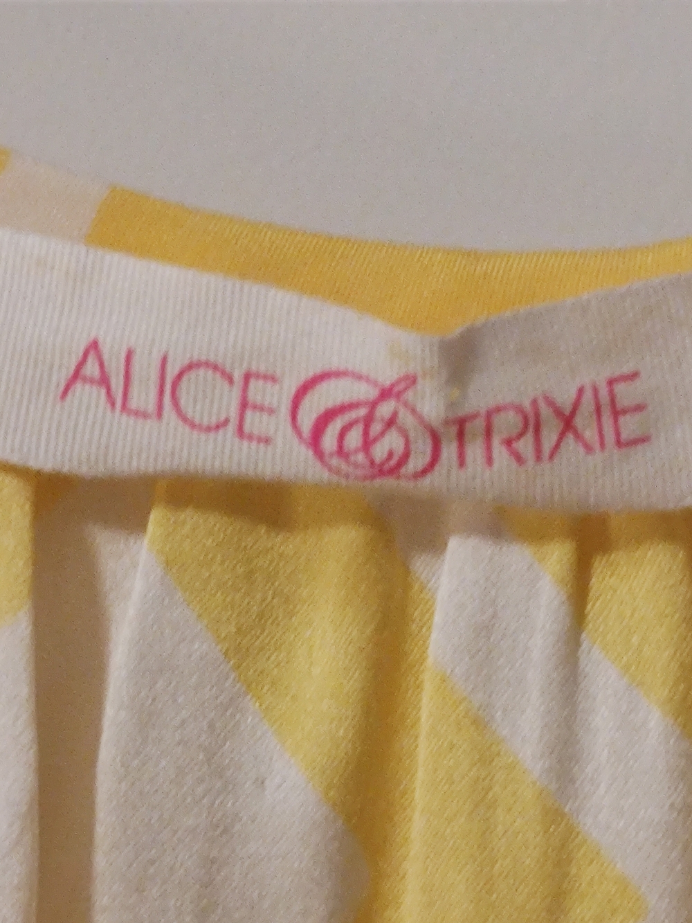 Alice & Trixie Yellow Geometric Peasant Blouse - Picture 7 of 8